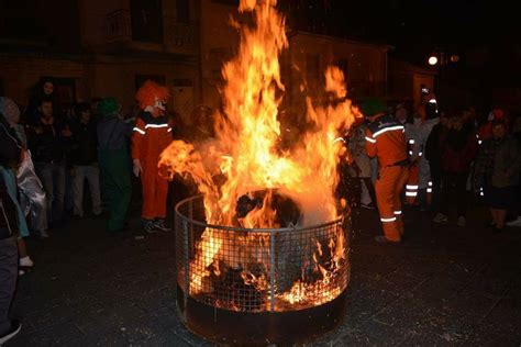 San Costantino Calabro Si Prepara A Dare L Estremo Saluto A Carnalavari