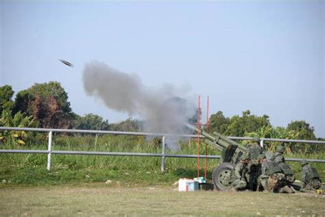 東指部混砲營實彈射擊 考驗官兵體能耐力