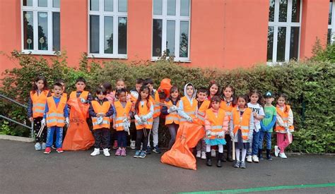 World CleanUp Week Müll Sammel Aktion an der GS an der Maarbrücke