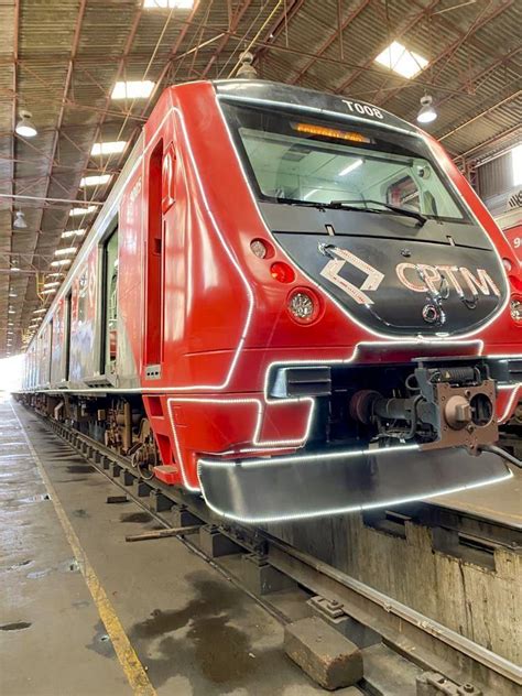 O Clima de Natal também chegou nos trens da CPTM MPE Engenharia