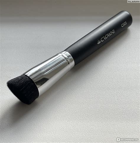 Кисть для нанесения тональной основы CROWN PRO для контуринга лица ...