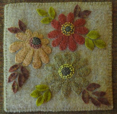 Hand Dyed Wool Applique Primitive Wall Hanging Penny Rug Prairie