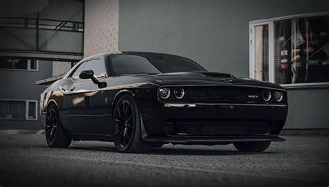 Черная глянцевая пленка для авто – STEK Odesa