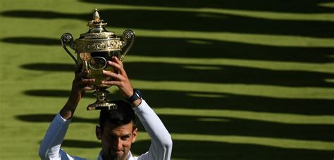 Tennis Novak Djokovic Remporte Son E Wimbledon Son E Tournoi Du