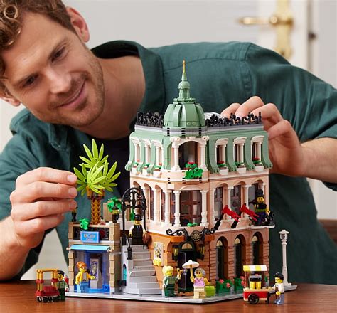 2022 LEGO Modular Building Boutique Hotel