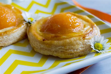 Feuilletés aux abricots et à la crème pâtissière Pâte à Choup