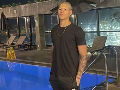 Sou hétero nunca beijei homem afirma ator de pornô gay sobre sua sexualidade