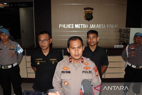 Polisi Tangkap Pemuda Penyebar Proposal THR Di Tambora ANTARA News