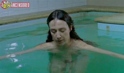 Naked Elsa Zylberstein in La Petite Jérusalem