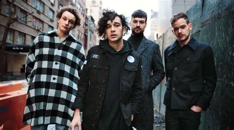 The 1975 Live Performance Of Looking For Somebody To Love Chorus Fm