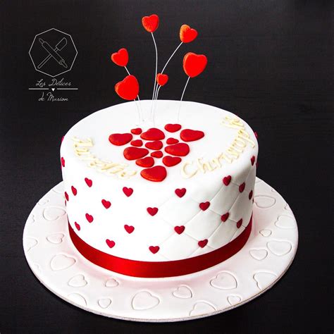 Cake design Gâteau de fiançailles personnalisé en pâte à sucre sur le