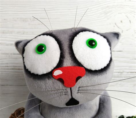 Мягкая игрушка серый плюшевый кот испуганный для любителей котов на ...