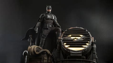 Hot Toys The Batman Batman And Bat Signal Collectible Set