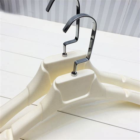 Купить Плечики для одежды пластиковые плечики черного и бежевого 2 ...