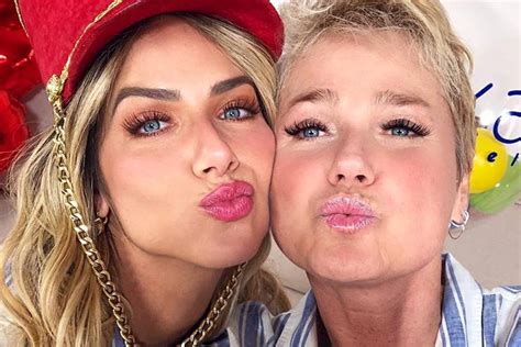 Giovanna Ewbank realiza sonho ao lado de Xuxa Área VIP