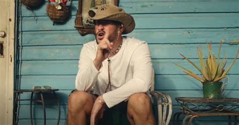 Bad Bunny estrena videoclip de El Apagón con un reclamo por la gente