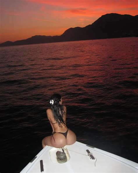 Janet Guzman Hot And Sexy Bikini Pics