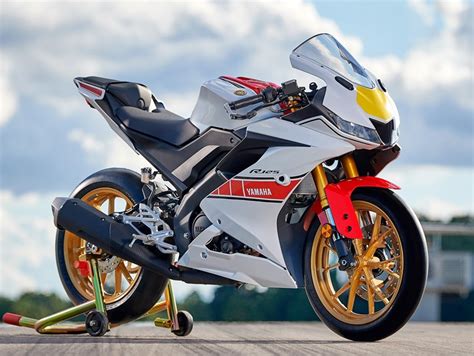 Yzf R Evolves Into R Face For Model Year Will Be Released In