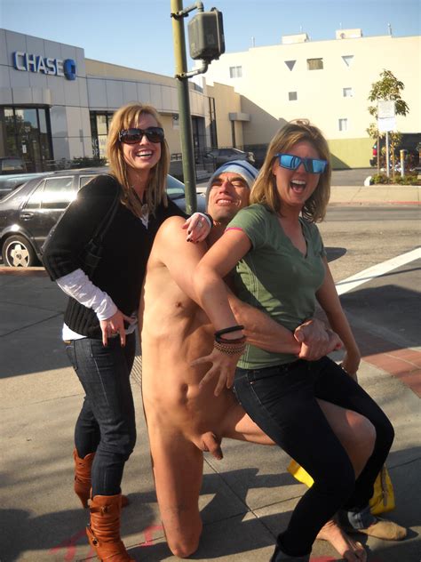 El Eréctil Fértil Las andanzas de This Naked Guy