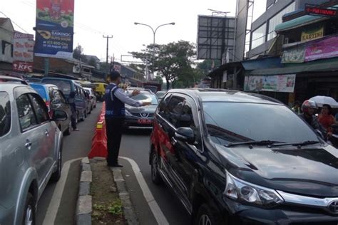 Foto Menguji Sistem Satu Arah Di Jalan Dewi Sartika