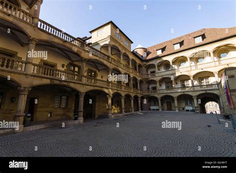 Patio Interior Del Antiguo Castillo Siglo X Stuttgart Es La Capital