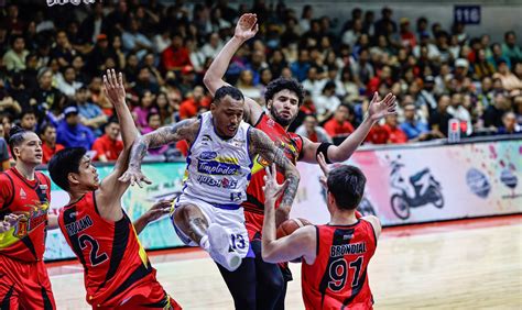 Pinipigilan Ng Magnolia Ang Mga Bagong Kalokohan Ni Abueva Sa