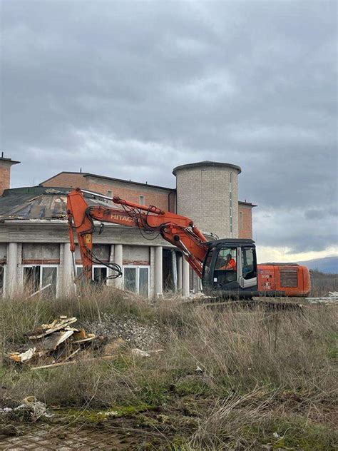 Paganica Demolizione Teatro Tenda Al Suo Posto Una Scuola