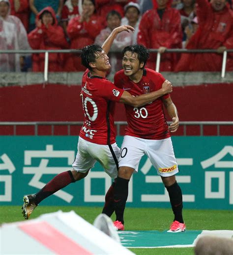 ＜浦和・fc東京＞前半30分、ゴールを決め喜ぶ興梠（右） ― スポニチ Sponichi Annex サッカー