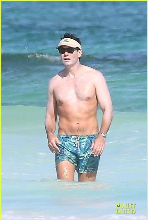 The Talk Host Jerry O Connell Goes Shirtless On Beach Vacation With