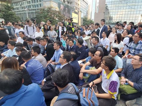 【修例风波】民主派区选当选人集会 声援理大留守人士 星岛日报