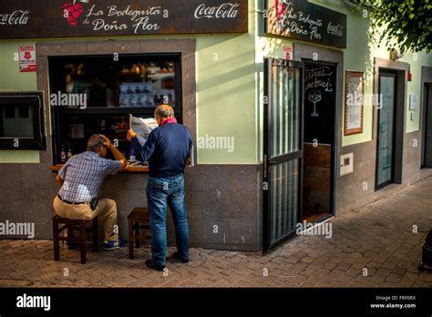 Cafe Spain Reading Newspaper Hi Res Stock Photography And Images Alamy