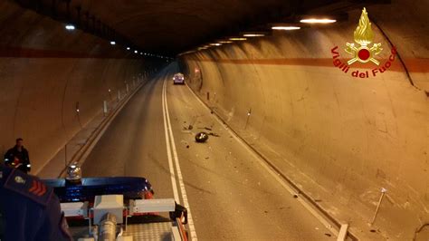 Cadore Incidente Stradale In Galleria Ad Ospitale Tre Feriti Non