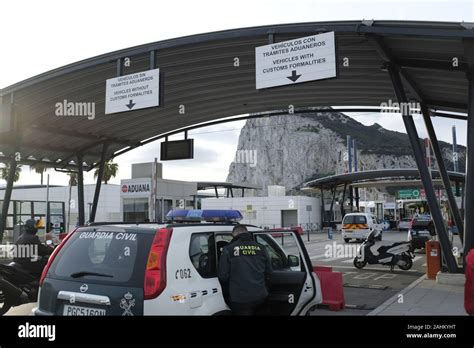 The border with Spain entering Gibraltar Stock Photo - Alamy