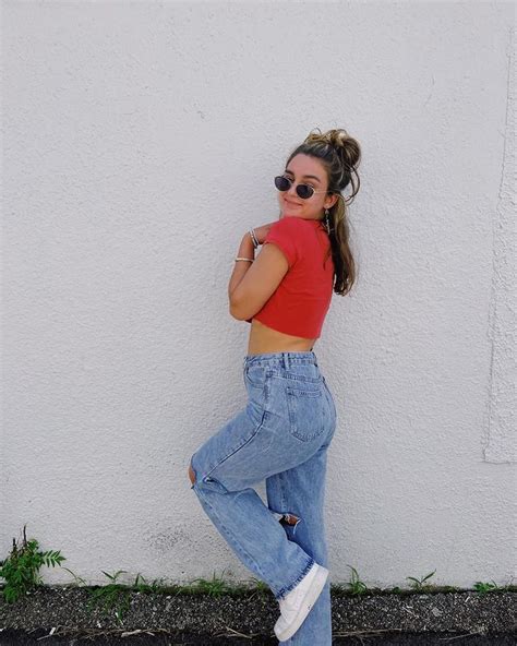 4 Latest Hot Annabelle Gesson Bikini Pics