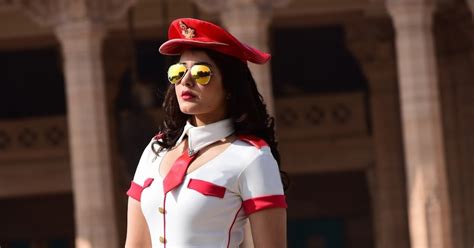 CELEBRITY PICS Raashi Khanna Hot Pol