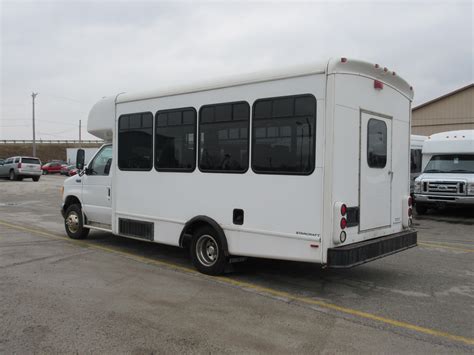 2005 Starcraft Ford 14 Passenger Shuttle Bus