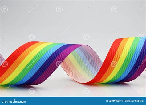 Las Cintas Arcoiris Simbolizan El Orgullo Gay Y Lgbt Imagen De Archivo