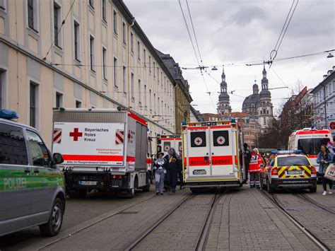 Großaufgebot an Rettungskräften für Faschingszüge Würzburg erleben