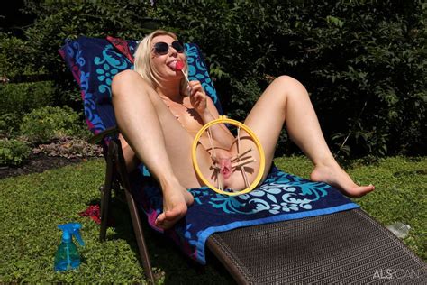 Pretty Teen Minxx Marley Gets Naked Outside And Spreads Her Pussy Photos