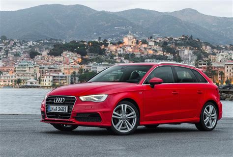 Audi A3 Sportback Review - Changing Lanes