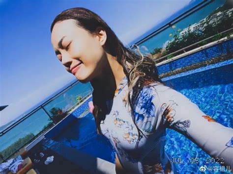 10 Hot Sexy Joey Yung Bikini Pics