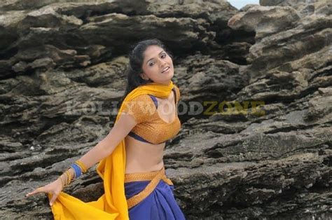 Hot Sunaina Sexy Stills 07 61354 Kollywood Zone