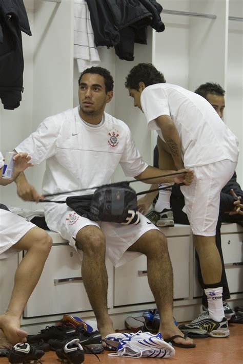 ATLETICO PARANAENSE PR X CORINTHIANS SP nos vestiários antes da