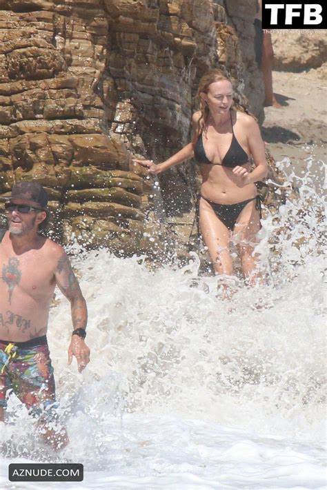 Heather Graham Sexy Seen Flaunting Her Hot Figure Wearing A Black