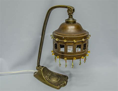 Контора К - Старинная латунная настольная лампа модерн, артикул ЛМ-13202