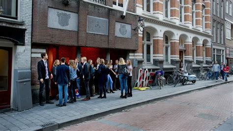 Amsterdams Studentencorps Staakt Ontgroeningen Na Geweldsincidenten