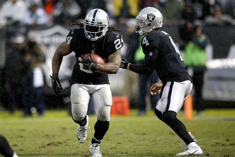 Watch Raiders Rb Marshawn Lynch Breaks Through For Yard Touchdown