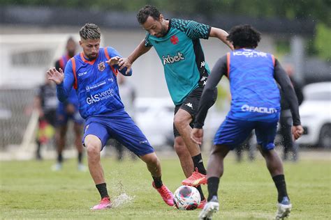 Vasco bate Nova Iguaçu em terceiro jogo treino da pré temporadaJogada