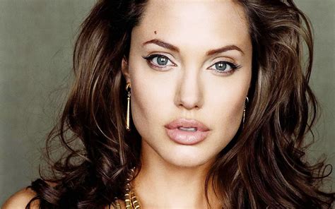 Angelina Jolie Kimdir Bilgiustam