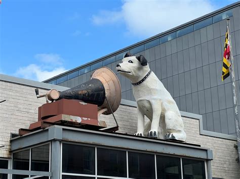 Nipper, the RCA Dog Statue – Baltimore, Maryland - Atlas Obscura